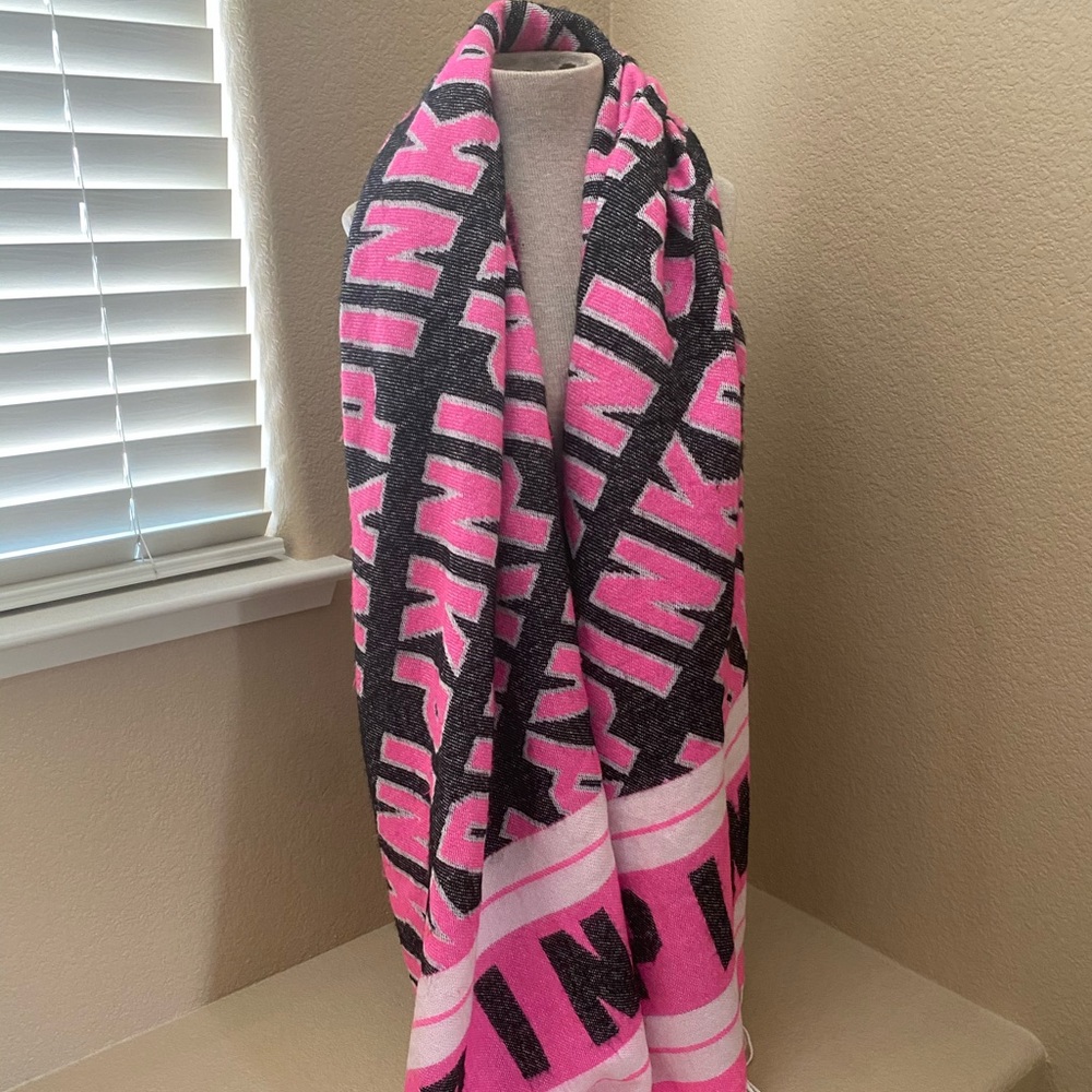 Victoria’s Secret PINK XXL scarf wrap super cute 🥰